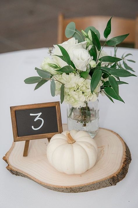 DIY & easy to make fall wedding table centerpiece! With rustic style, cute pumkins & fall colors #fallwedding Cute rustic fall wedding centerpieces with mini chalkboards and white pumpkins Diy Fall Wedding Centerpieces, Fall Wedding Tables, Pumpkin Wedding, Decoration Evenementielle, Unique Wedding Flowers, Fall Wedding Centerpieces, Rustic Fall Wedding, Wedding Floral Centerpieces, Rustic Centerpieces