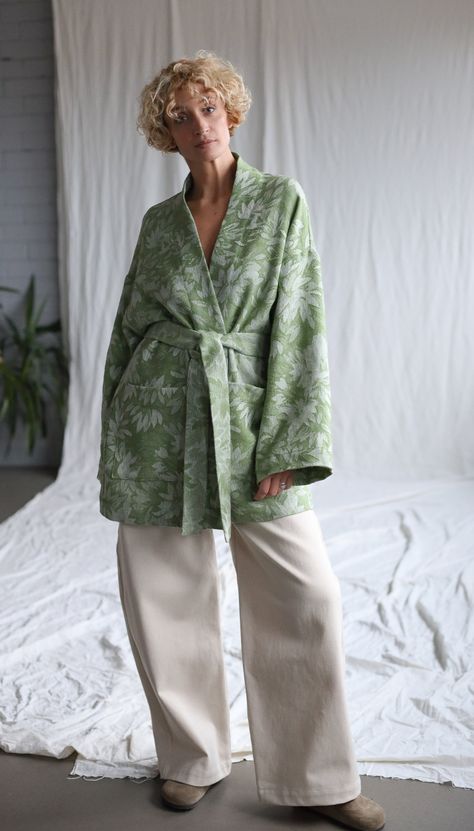 Wool Linen Floral Kimono Style Jacket Coat FREYA / OFFON CLOTHING - Etsy Kimono Inspired Fashion, Kimono Inspired Outfit, Modern Kimono Fashion Outfits, Kimono Jacket Outfit, Kimono Outfit Ideas, Modern Kimono Fashion, Kimono Jacket Pattern, Look Kimono, Wool Kimono