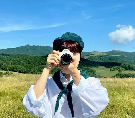 The view Summer Icon, Profile Pictures Instagram, Kim Seungmin, Black Hollywood, Skz In Cute, Stray Kids Seungmin, Lost Boys, Kids Icon, Homeless Children