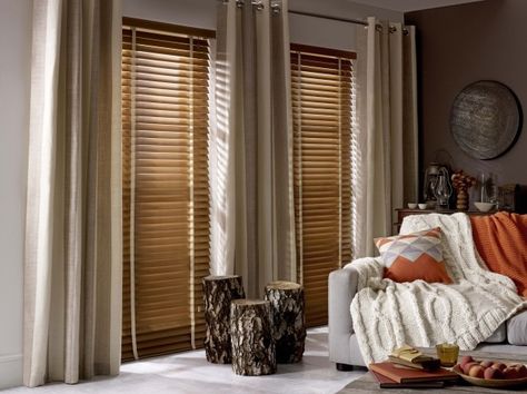 Mellow Oak & Natural Blinds And Curtains Together, Brown Living Room Decor, Patio Blinds, Store Venitien, Modern Blinds, Living Room Blinds, Bedroom Blinds, Curtains And Blinds, Bamboo Curtains