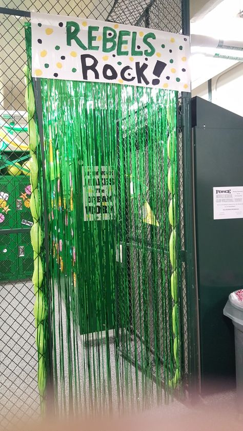 Locker Room Ideas Sports, Decorated Locker Rooms, Team Swag Ideas, Locker Room Decorations Soccer, Decorating Locker Room, Lockeroom Decorations, Softball Locker Room Decorations, Locker Room Decorations Volleyball, Senior Night Locker Room Decorations