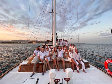 Bachelorette Catamaran, Yacht Party Theme, Bday Aesthetic, Bday Vibes, Sailing Party, Yacht Photos, 24 Birthday, Yacht Party, 24th Birthday