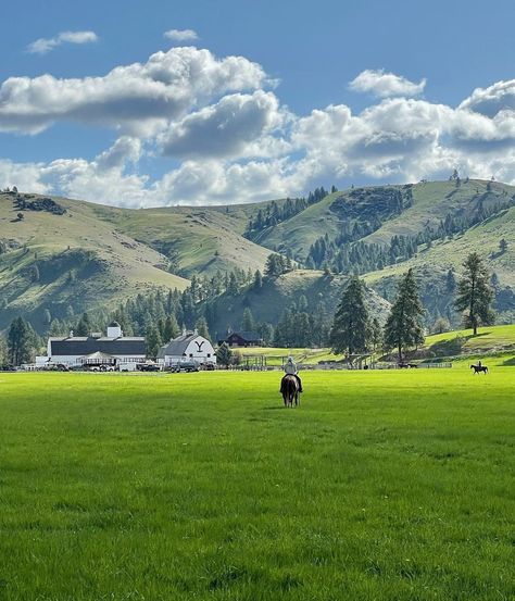 Yellow Stone Ranch House, Yellow Stone House, Wyoming Farm, Immaculate Vibes, Farm Town, Chestnut Springs, Mountain Farm, Cowboy Romance, Country Aesthetic