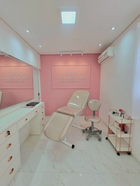 Lash Studio Interior, Lash Studio Interior Design, Small Makeup Studio, Studio Decor Ideas, Lash Studio Decor, Studio Rosa, Studio Lash, Beauty Shop Decor, Lash Room Ideas