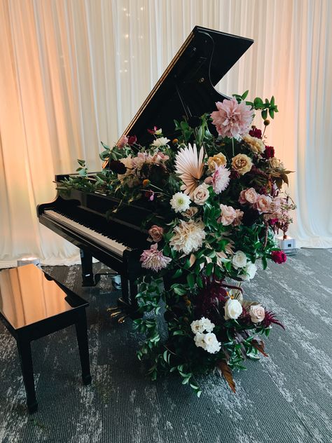 Piano With Flowers, Piano Flowers, Piano Decor, Piano Art, Floral Installation, Flower Installation, Grand Piano, Flower Images, Spring Decor