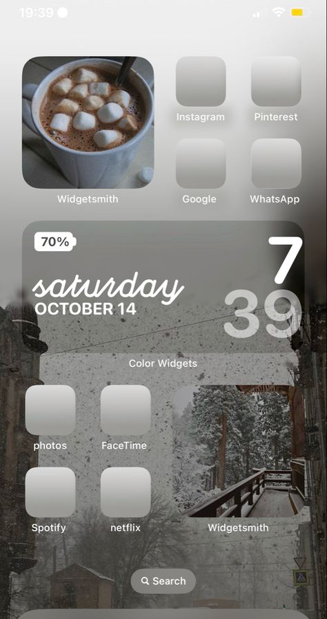 January Home Screen Ideas, Winter Iphone Home Screen, Aesthetic Winter Homescreen, Iphone Wallpaper Winter Aesthetic, Winter Home Screen Ideas, Winter Homescreen Layout, Winter Homescreen Ideas, Winter Ios Homescreen, Winter Home Screen