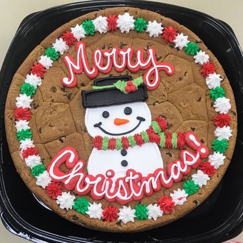 Giant Christmas Cookie, Christmas Cookie Cakes Decorated, Cookie Cake Christmas Designs, Cookie Cake Christmas, Christmas Cookie Cake Ideas, Christmas Cookie Cake Decorating Ideas, Giant Cookie Decoration Ideas, Christmas Cookie Cake Design, Big Cookie Decorating Ideas