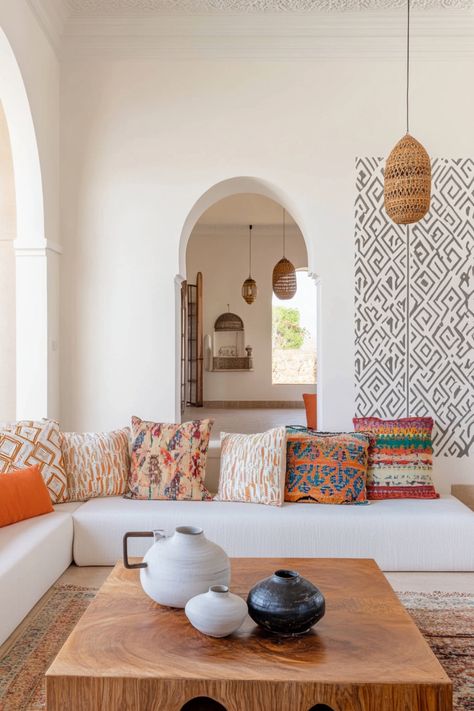 Learn how to recreate Moroccan decor in your own home.