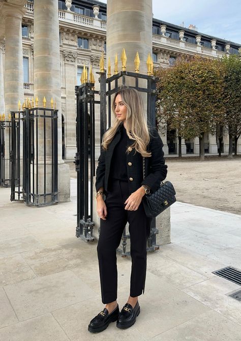 Classy Outfits Blazer, Black Blazer Outfit Winter, Boucle Blazer Outfit, Black Tweed Blazer Outfit, Blazer Tweed Outfit, Black Tweed Jacket Outfit, Mocassin Outfit, Gucci Loafers Outfit, Freya Killin