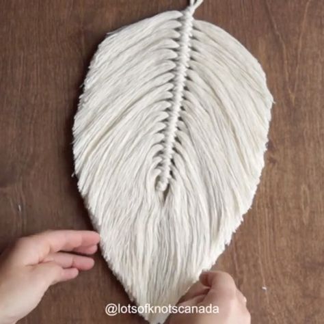 ⭐️My Top 30 Macrame Tutorials⭐️ 🍃Number 3 - Large Macrame Feather/Leaf🍃 This tutorial will teach you how to make a large macrame feather/leaf (about 15 inches in length, 8 inches wide). I received several questions about how to make these feathers/leaves over the past few weeks so I’m hoping this tutorial is helpful and will answer some of those questions! Additional info on the string used: - You’ll need about 50-60 ft of 3mm string for this tutorial - this string is available in my Etsy Shop Large Macrame Wall Hanging Diy, Diy Macrame Tutorial, Simpul Makrame, Macrame Feathers, Feather Diy, Macrame Knots Tutorial, Motif Art Deco, Macrame Knots Pattern, Diy Macrame Plant Hanger