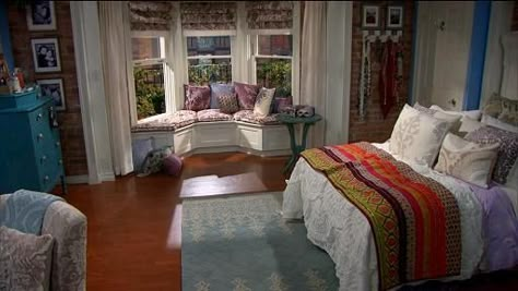 Riley's Bedroom is a room located in The Matthews' Apartment. It is one of the main locations on... Girls Dream Bedroom, Movie Bedroom, Old Room, Space Ideas, Bedroom Goals, Girl Meets World, Bedroom Loft, Bedroom Layouts, Aesthetic Bedroom