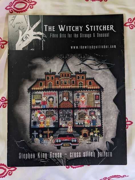 Stephen King House, Steven King, House Pattern, Halloween Cross Stitch Patterns, Easy Halloween Decorations, Advent Calenders, Halloween Cross Stitches, Cross Stitch Love, Pattern Ideas