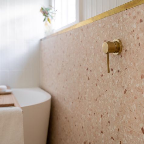 Dreamy Pink Terrazzo Bathroom - Just In Place Bathroom Project Pink Terrazzo Bathroom, Terrazzo Tiles Bathroom, Terrazzo Bathroom Design, Pink Terrazzo Tile, Mirrored Kitchen Cabinet, Modern Pink Bathroom, Terrazzo Kitchen, Terrazzo Bathroom, Pink Terrazzo