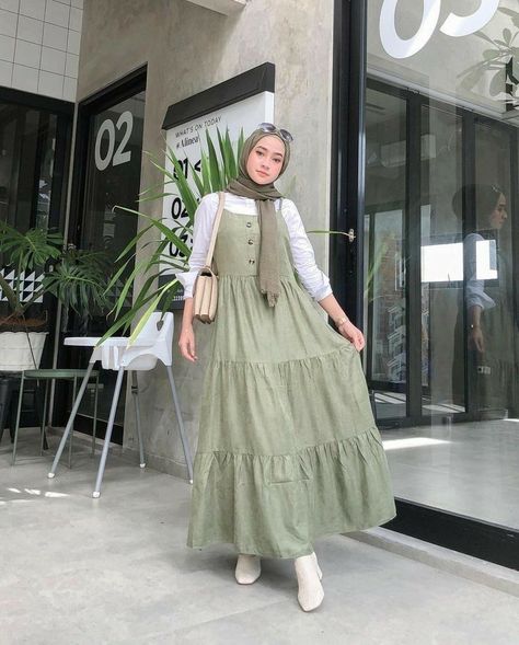 Summer Dress Hijab Outfit, Modest Hijab Outfits Summer, Aesthetic Hijabi Outfits Summer, Sarafan Dress Hijab, Green Hijabi Outfits, Summer Muslim Outfits Casual, Aesthetic Hijab Outfit Ideas, Muslim Girl Outfits, Fesyen Islam