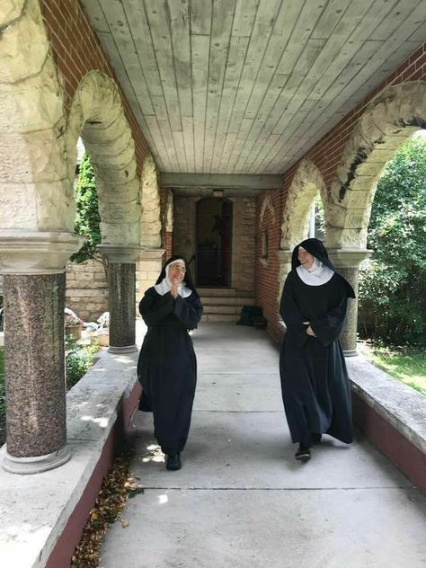 The Nun's Story, Monastic Life, Catholic Women, Bride Of Christ, Divine Mother, Churches Of Christ, Catholic School, Catholic Faith, Dream Life