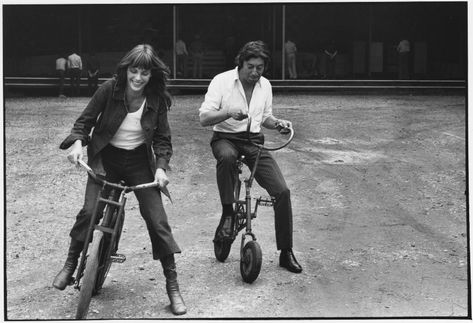 Jane Birkin is being honored in a photography exhibition in Paris | Vogue Paris Jane Birkin And Serge Gainsbourg, Paris 1970, Photo Romance, Emmanuelle Alt, Francoise Hardy, Mary Quant, Vogue France, Miroslava Duma, Serge Gainsbourg