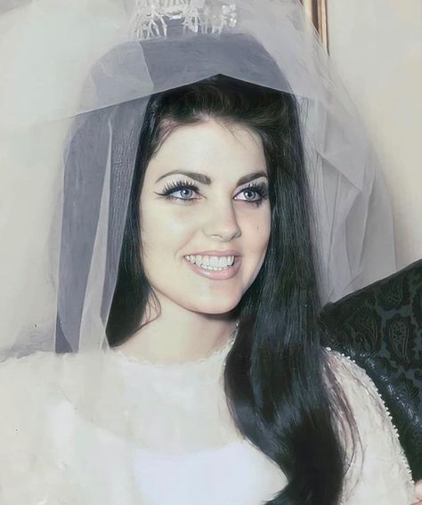 Priscilla Presley Wedding, Celebrity Wedding Hair, Celebrity Wedding Makeup, Wedding Hairstyles And Makeup, Bridal Hair Veil, Wedding Crashers, Elvis And Priscilla, Priscilla Presley, American Wedding