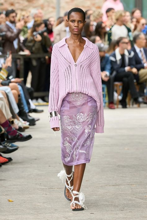 Knit Fashion Runway, Vogue Editorial, Knitwear Trends, Sweater Trends, Runway Dresses, Couture Runway, Spring Fashion Trends, Runway Looks, Purple Fashion