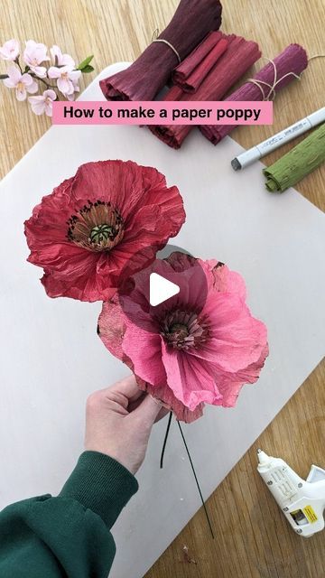 Poppy Tutorial, Paper Origami Flowers, Crepe Paper Flowers Diy, Poppy Craft, Paper Flowers Diy Easy, Diy Fleur, Fleurs Diy, Aluminium Foil, How To Make Paper Flowers