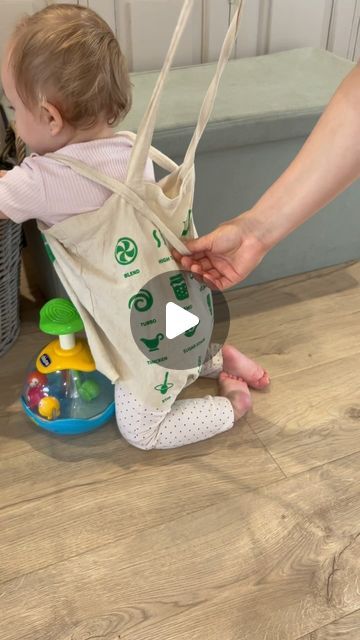 ᴋᴀʀᴏʟɪɴᴀ 丨 Motherhood on Instagram: "No walker, no problem
When your baby slowly starts walking, always wants to hold your hands this hack will ease your back pain!
👍🏼 #momhacks #momhack #walking #walkingbaby #walkerforbaby #momlife #momtipsandtricks 
Baby walker hack, baby walking trick,  baby walking bag, baby hacks, mom hack, mom hacks, mum hacks" Helping Baby Walk, Mum Hacks, Sewing Easy, Baby News, Baby Walking, Walking Bag, Baby Facts, Baby Advice, Baby Sensory