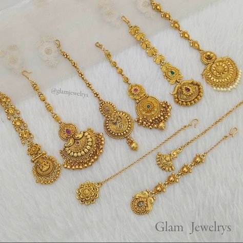 Gold Mang Tikka Design, Simple Gold Jhumka, Gold Mangtika Indian Jewelry, Gold Jewels Design Indian, Mang Tikka Gold Bridal, Tika Jewelry Gold, Papita Billa Designs Gold, Mang Tika Jewelry Gold, Mangtika Gold