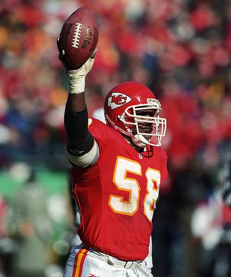 Lookin' for this Bro? Derrick Thomas, Kc Chiefs Football, Sporting Kc, Nfl Football Art, Kansas City Chiefs Football, Broncos Fans, Chiefs Football, Sport Icon, Kc Chiefs