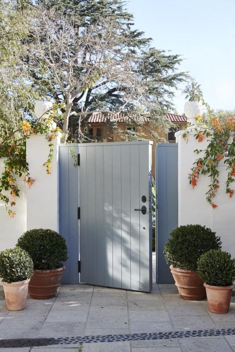 A designer’s home in Hancock Park Noel Pittman, Backyard Gates, Yard Gate, Side Gates, Garden Entrance, House Gate Design, Front Gates, Entrance Gates, Gate Design