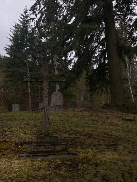 Cross grave stone mossy ground dirt earth green rain fresh air peaceful Rip To My Youth, Grave Yard, Adam Young, My Youth, Four Horsemen, Witchy Vibes, Stardew Valley, Grunge Aesthetic, Graveyard