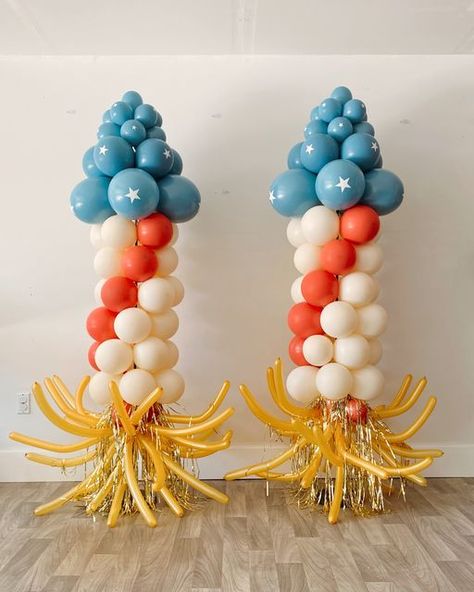 Firework Balloon Column, Balloon Pole Decorations, Blue Balloon Columns, Fourth Of July Party Decor, Birthday Balloon Columns, 4th Of July Balloon Garland, Firework Rocket, Balloon Pillars, Lake Party