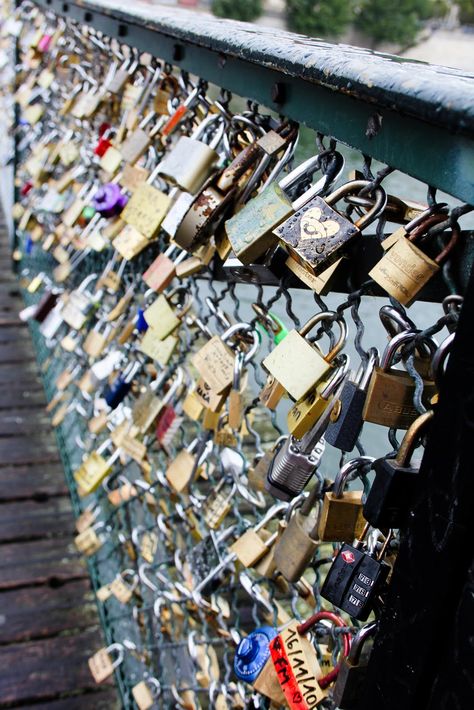 This weekend I wandered through Paris with the lovely Liz of From Portland to Peonies. We spent our time sipping cappuccinos,... Paris Lock Bridge, Bridge In Paris, Love Lock Bridge, Sarah Tucker, Namsan Tower, Lock Bridge, Love Lock, Korea Travel, Europe Trip