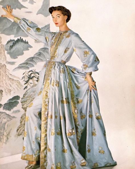 Evelyn Tripp wearing an at-home evening ensemble of pale blue gilded sari silk over narrow trousers designed by Traina-Norell, photo by Louise Dahl-Wolfe for Harper's Bazaar, October 1953. Vintage Sets For Wedding And Festive Season, Festive Vintage Wedding Sets, Gown With Pants, Vintage Loungewear, Tea Gown, Greek Myth, Halloween Pajamas, Fashion 1950s, Vintage Fashion Photography