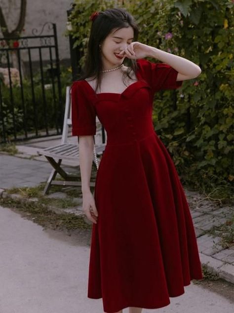 b5a1fc2085986034e448d2ccc5bb9703desc49766436ri Red Rose Dress, Dinner Dresses, French Dress, Elegant Midi Dresses, Red Velvet Dress, Look Retro, Red Dress Women, Cottagecore Dress, Prom Dresses Vintage