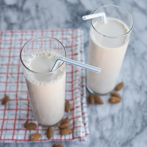 How to Make Almond Milk at Home Almond Milk At Home, Low Iodine Diet, Make Almond Milk, Almond Milk Recipes, Homemade Almond Milk, Cooking Lessons, Nut Milk, Milk Recipes, Almond Recipes