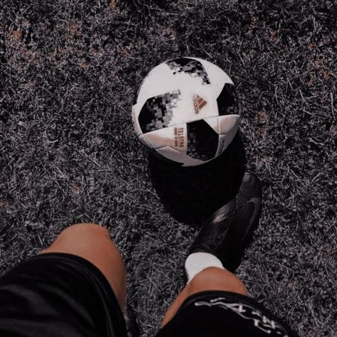 Soccer Aesthetic Boy, Soccer Boys Aesthetic, Soccer Aesthetic Pictures, Soccer Boy Aesthetic, Soccer Player Aesthetic, Cute Soccer Pictures, Soccer Aesthetic, Football Boy, Soccer Images