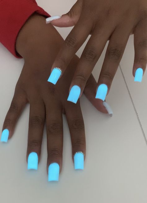 Glow In The Dark White Nails, Blue Glow In The Dark Nails Acrylic, Neon Light Blue Nails, Glow In The Dark Dip Powder Nails, Glow In The Dark Nails Short, Neon Solid Nails, Short Acrylic Nails Dip Powder, Neon Blue Nails Acrylic, Short Glow In The Dark Nails