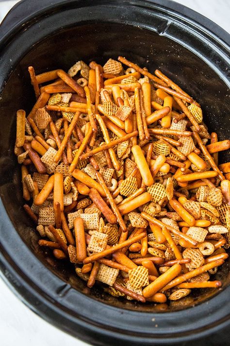 Bits And Bites Recipe, Nuts And Bolts Recipe, Christmas Nuts, Slow Cooker Baking, Chex Mix Recipes, Snack Mix Recipes, Fast And Slow, Nut Recipes, Crockpot Recipes Slow Cooker