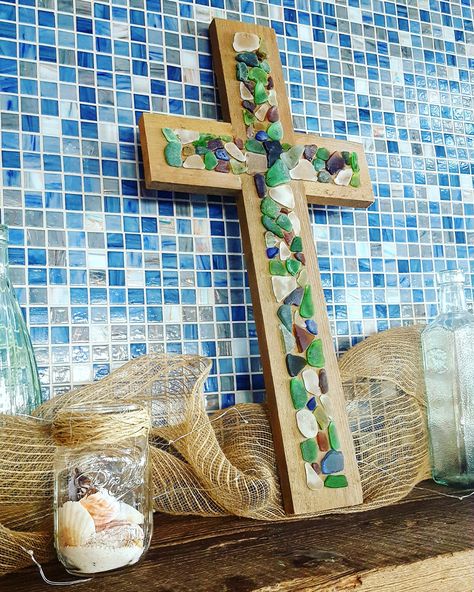 Sea Glass Cross, Seaglass Projects, Wood Crosses Diy, Pier Wedding, Vbs Craft, 2023 Crafts, Seashell Art Diy, Clay Cross, Sea Glass Art Projects