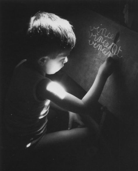 Willy Ronis Writing Photography, Willy Ronis, Robert Frank, Robert Doisneau, Alfred Stieglitz, Old Photography, Old Paris, Paris Photography, French Photographers