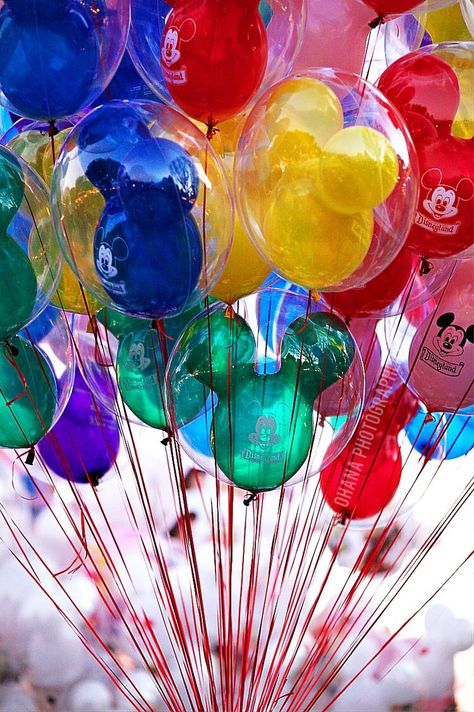 Happy Things Aesthetic, Disneyland Balloons, Disney Balloon, Pretty Balloons, Disney Balloons, Disney Photo Ideas, Disneyland Pictures, Disney Photography, Disney Photos