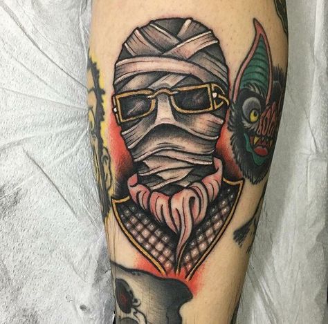 The Invisible Man by Peter Larkin at Kyklops in Pittsburgh PA. Invisible Man Tattoo, Universal Monsters Tattoo, Man Tattoos, Horror Movie Tattoos, Monster Tattoo, The Invisible Man, Chalk Ideas, Man Tattoo, Knuckle Tattoos