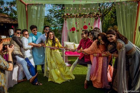 Photo of Mehendi game for guests tug of war Mehendi Games, Indian Wedding Games, Wedding Traditions Game, Fun Wedding Games, Wedding Games For Guests, Wedding Reception Games, Bridesmaid Photoshoot, Quirky Wedding, Big Fat Indian Wedding