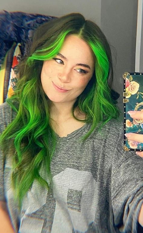 Green Hair Streaks, Underdye Hair, Black And Green Hair, Green Hair Color, Neon Green Hair, Green Hair Girl, Color Block Hair, Green Hair Dye, Peekaboo Hair