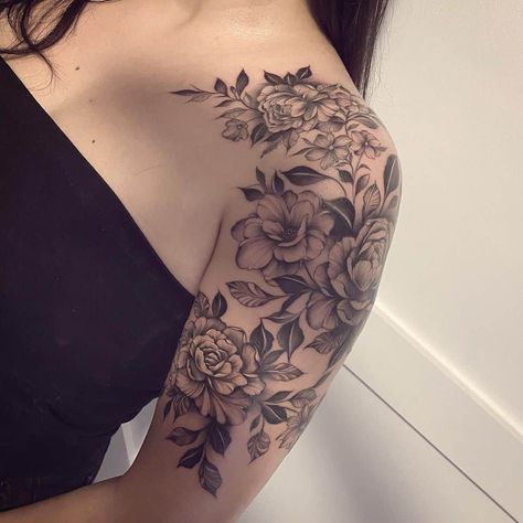 Floral sleeve tattoo 1 Font Tato, Hibiscus Flower Tattoos, Hibiscus Tattoo, Kunst Tattoos, Upper Arm Tattoos, Floral Tattoo Sleeve, Flower Tattoo Sleeve, Shoulder Tattoos For Women, Arm Sleeve Tattoos