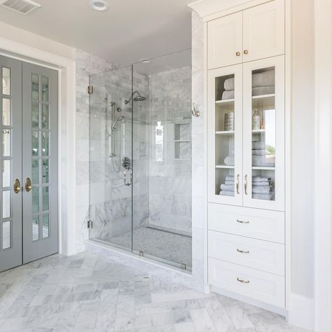 Chelsea Kasch Interior Design on Instagram: “If you are looking for a marble tile that is warm and cool toned but with simple veining.... First Snow is my absolute favorite. I’ve used…” Bathroom Towel Closet, Bathroom 2024, Utah House, Doorless Shower, New Bathroom Designs, Bathroom Makeovers, Bathroom Master, Primary Bath, Master Ensuite