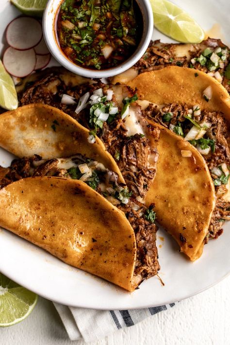 25+ BEST Chuck Roast Recipes for Dinner Tonight! Best Chuck Roast Recipe, Authentic Birria Tacos, Authentic Birria, Barrio Tacos, Birria Tacos Recipe, Chuck Roast Recipes, Birria Tacos, Taco Pasta, Taco Pizza