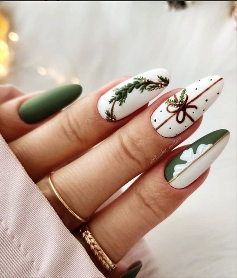 Time to decor your Christmas nail design this Winter 2021. At that particular time of the year, we saw that the streets and communities were full of Christmas lights and holiday decorations. When we enter the festive atmosphere, the idea of ​​giving gifts and joy begins to swallow us. One of my favorite Christmas activities is decorating my home, hanging Christmas lights and Christmas stockings, and decorating the Christmas tree. One thing I like to do is to make myself a Christmas manicure. Christmas Nail Design, Christmas Gel Nails, Winter Nail Art, Winter Nail Designs, Festival Nails, Nagel Inspo, Xmas Nails, Christmas Nail Designs, Christmas Nail