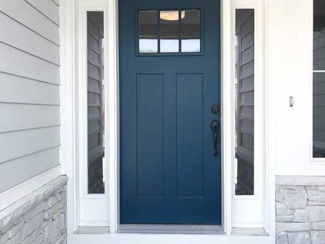 27 Front Door Color Ideas - Home Decor Bliss House Doors Colors, Navy House, Exterior Paint Color Schemes, Exterior Door Colors, Blue Front Door, Blue Doors, Front Door Paint Colors, Gray House, Door Colors