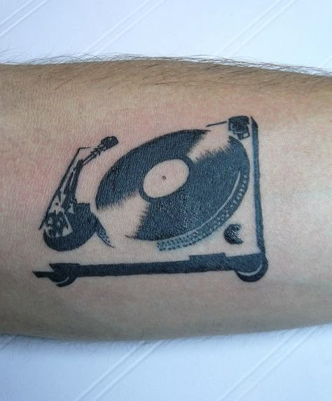 Turntable tattoo.....COOL! #music #tattoo #turntable #skinart #bodyart #musicink http://www.pinterest.com/TheHitman14/music-tattoosbody-art-%2B/ Dj Turntable Tattoo, 70s Music Tattoo, Turn Table Tattoo, Dj Tattoo Ideas For Men, Turntable Tattoo, Speaker Tattoo, Audio Tattoo, Cd Tattoo, Vinyl Record Tattoo