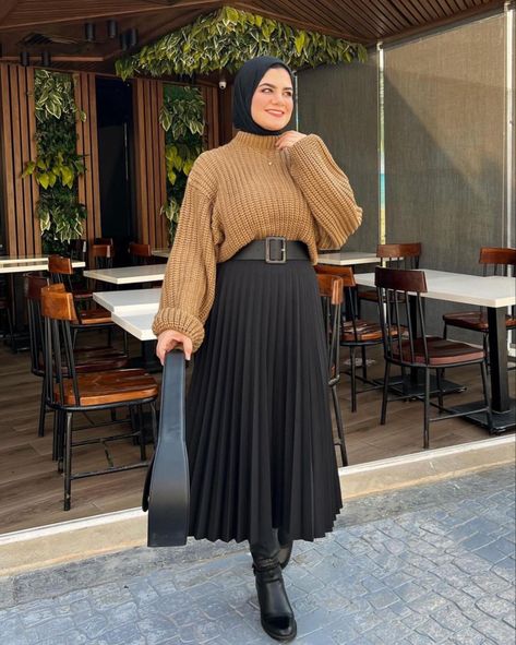 Winter Hijab Outfits Plus Size, Hijab Winter Outfits Long Skirts, Winter Outfits For Hijabi Women, Modest Fashion Outfits Plus Size, Winter Outfits For Hijab, Winter Hijab Outfits, Dressy Fashion Outfits, Modest Outfits Muslim, Modest Winter Outfits