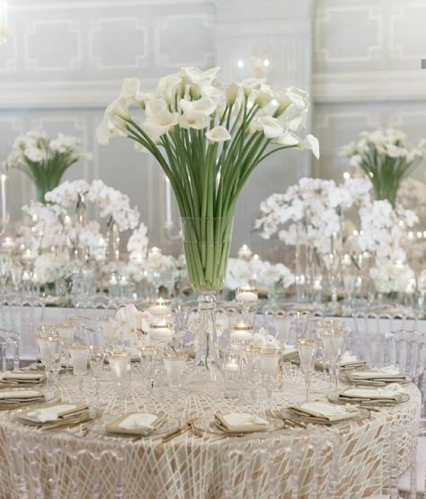 Calla Lily Wedding Centerpiece, Lilies And Orchids, Small Table Centerpiece, Calla Lily Centerpieces, Fun Wedding Decor, Calla Lily Wedding, Modern Centerpieces, Wedding Decoration Ideas, Lily Wedding